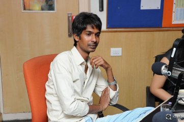 Dhanalakshmi Thalupu Thadithe Movie Team at Radio City